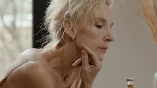 Melany C, maquilleuse : "Pour éviter de paraître plus âgée, n’appliquez pas votre fond de teint sans avoir préalablement utilisé une crème hydratante"