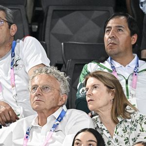 Nelson Monfort et sa femme Dominique assistent aux épreuves de gymnastique lors des Jeux Olympiques de Paris2024 (JO), le 5 août 2024.  © Jacovides-Perusseau / Bestimage