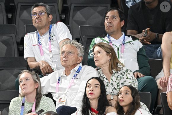 Nelson Monfort et sa femme Dominique assistent aux épreuves de gymnastique lors des Jeux Olympiques de Paris2024 (JO), le 5 août 2024.  © Jacovides-Perusseau / Bestimage