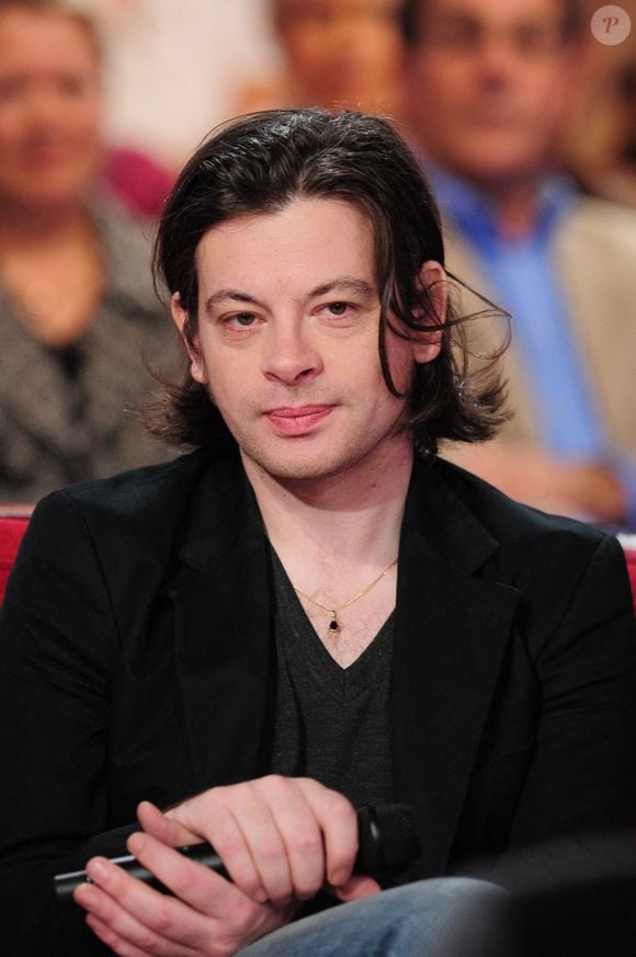 Benjamin Biolay lors de l'enregistrement de l'émission Vivement Dimanche a Paris, France, le 18 novembre 2009. Photo par Max Colin/ABACAPRESS.COM