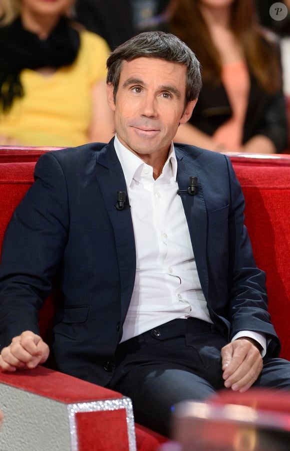 Selon les rumeurs, les présentateurs ne prennent jamais l'ascenseur avant les JT. Interpellé par une autre journaliste, le compagnon d'Alice Taglioni confirme et explique : "Oui effectivement mais moi je le prends encore"

David Pujadas - Enregistrement de l'émission "Vivement Dimanche" à Paris. Invité principal David Pujadas   COADIC GUIREC / BESTIMAGE