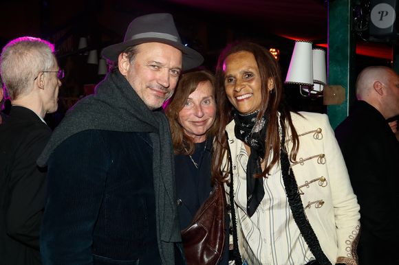 Vincent Perez et Karine Silla, vus récemment au procès de Gérard Depardieu pour soutenir l'acteur, 

© Christophe Clovis / Bestimage