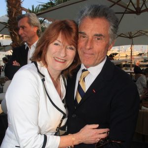 Âgée de 17 ans de moins que son mari, la metteuse en scène  s'est confiée à Gala.fr sur leur différence d'âge.

Muriel Mayette-Holtz et son mari Gérard Holtz à la remise du 27ème Prix François Chalais à la maison France télévision x Brut lors du 76ème Festival International du Film de Cannes, France le 26 Mai 2023. Photo par BALDINI / BESTIMAGE