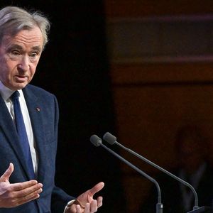 Le PDG du groupe de luxe LVMH, Bernard Arnault, s'exprime lors de l'assemblée générale annuelle de LVMH à Paris le 17 avril 2025. Photo by Firas Abdullah/ABACAPRESS.COM