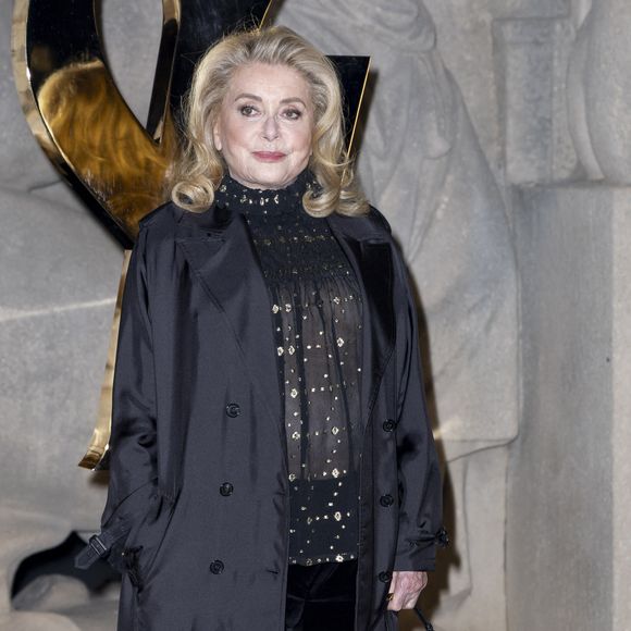 Catherine Deneuve - Photocall du Défilé de mode Saint Laurent Collection Printemps-Été 2026 dans le cadre de la Fashion Week de Paris, France, le 29 septembre 2025.
 
© Olivier Borde / Bestimage