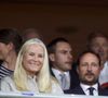 Il s'agit d'une fibrose pulmonaire chronique pour laquelle elle doit suivre un lourd traitement.

Le prince héritier Haakon et la princesse héritière Mette-Marit assistent au match international de football masculin entre la Norvège et la Moldavie au stade Ullevaal le 9 septembre 2025. © Action Press / Bestimage