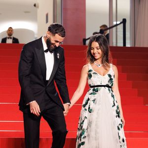 Karim Benzema et sa compagne Lyna Khoudri à la descente des marches du film « 13 jours 13 nuits » lors du 78ème Festival International du Film de Cannes. Le 23 mai 2025
© © Jacovides-Moreau / Bestimage / Bestimage
