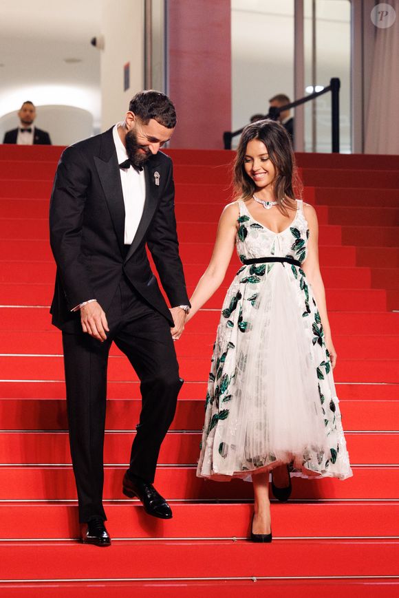 Karim Benzema et sa compagne Lyna Khoudri à la descente des marches du film « 13 jours 13 nuits » lors du 78ème Festival International du Film de Cannes. Le 23 mai 2025
© © Jacovides-Moreau / Bestimage / Bestimage