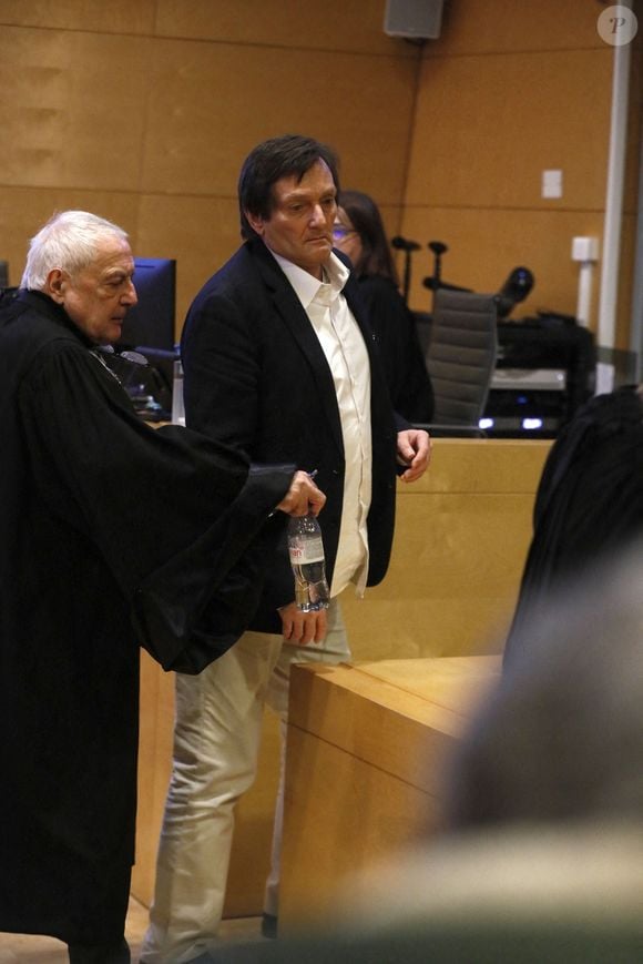 Pierre Palmade au tribunal de Melun avec ses avocats pour son procès pour blessures involontaires à la suite d'un accident de la route en février 2023 dans lequel sa voiture a percuté un autre véhicule à Melun. Le 20 novembre 2024. © Christophe Clovis / Bestimage