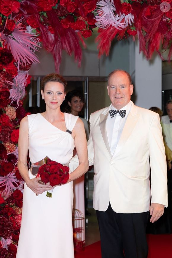 "Cela m'a d'abord changé en tant qu'homme, en me procurant un immense bonheur. Puis, la naissance de Jacques et Gabriella n'a fait que renforcer ma sensibilité aux enjeux à long terme"

Le prince Albert II de Monaco, La princesse Charlène de Monaco lors de la soirée de gala du Grand Prix de Formule 1 de Monaco à la salle des étoiles au Monte-Carlo Sporting à Monaco le 25 mai 2025.
© Olivier Huitel / Crystal / Bestimage