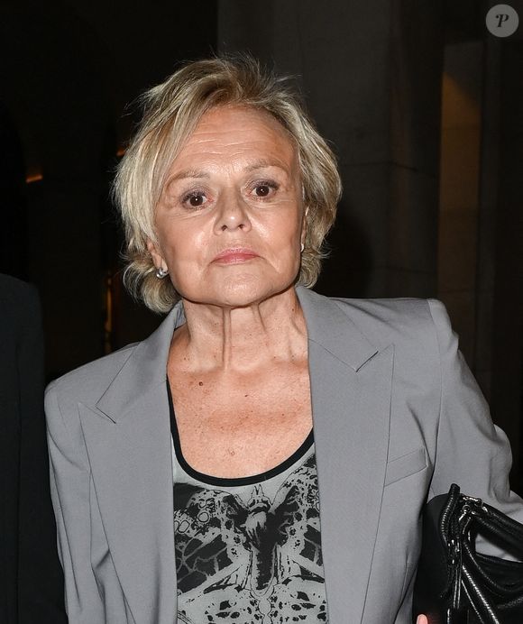 Muriel Robin (Grand prix du centième anniversaire de la naissance de Raymond Devos) - Cérémonie de remise du prix Raymond Devos au théâtre Edouard VII à Paris cadre de la 28ème édition de la semaine de la Langue Française et de la Francophonie le 20 mars 2023. Le théâtre a rendu hommage à R. Devos avec le spectacle "Il a de la côte Devos!" mis en scène par D. Benoin. © Coadic Guirec - Cyril Bruneau / Bestimage