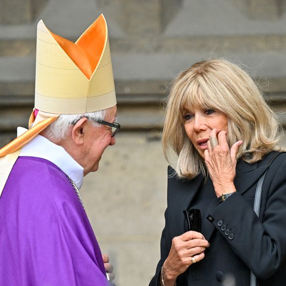 Brigitte Macron, première dame de France, lors des funérailles de B. Chirac à la basilique Sainte-Clotilde à Paris (7e) le 12 juin 2026. L’ancienne première dame de France est décédée le 5 juin 2026 à l’âge de 93 ans. 
© Jacovides / Liewig / Bestimage