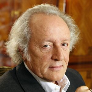 Didier Barbelivien pose à Paris, France, en décembre 2011. Photo par Vim/ABACAPRESS.COM