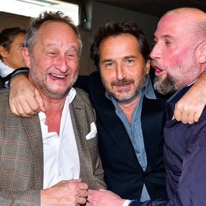 "L’hiver dernier, nous avons passé trois jours chez moi, sur l’île de Groix. Croyez-moi, les habitants en parlent encore ! Benoît a une facilité à s’inviter chez les gens

Benoit Poelvoorde, Edouard Baer, Francois Damiens assistant à la première d'Adieu Paris lors du 13ème Festival Lumière à Lyon, France. Photo by Julien Reynaud/APS-Medias/ABACAPRESS.COM