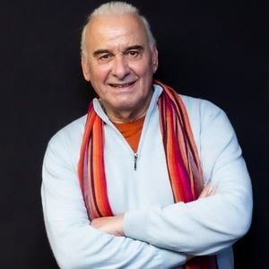 Exclusif - Michel Fugain - Michel Fugain à Paris le 16/03/2022 lors de sa venue dans les locaux de Radio J - Paris le 16/03/2022 - © Jack Tribeca / Bestimage