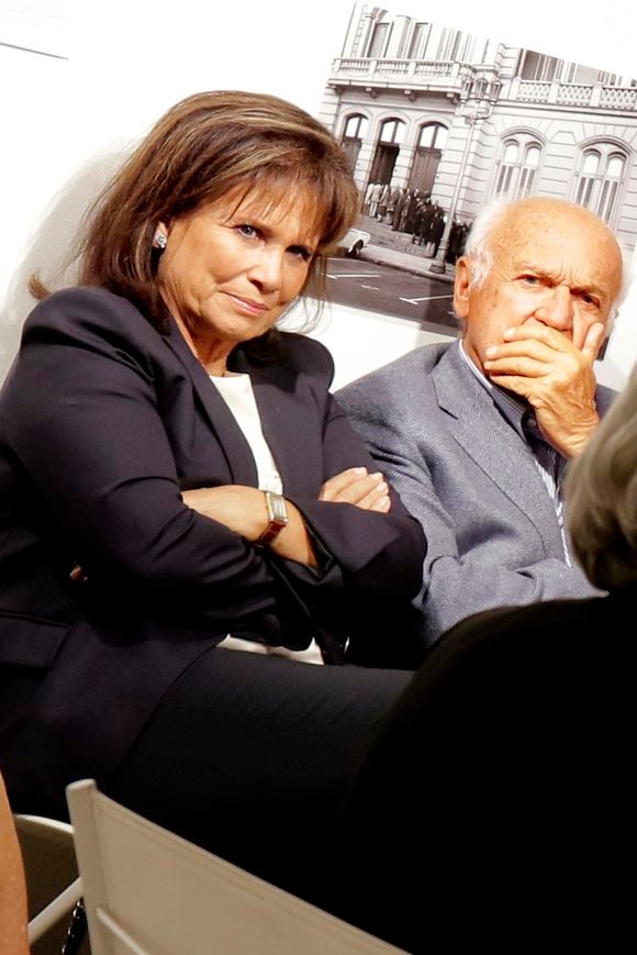 Exclusif - Anne Sinclair et son compagnon Pierre Nora - L'Espace des femmes et Christine Clerc invitent à rencontrer : Suzanne Julliard,  Mona Ozouf et Françoise Besse pour un récital "Femmes en poésie de Christine de Pisan à Marguerite  Yourcenar " à L'Espace des femmes rue Jacob à Paris. Le 21 septembre 2017
© Cédric Perrin / Bestimage