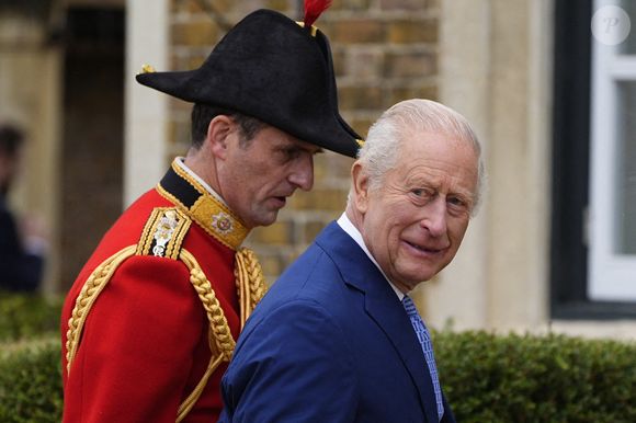 Le roi Charles III   avant l'arrivée du président américain Donald Trump et de la première dame Melania Trump au château de Windsor à Windsor, Berkshire, Angleterre, Royaume-Uni, le 17 septembre 2025.  © Chown Aaron/PA Photos/ABACA