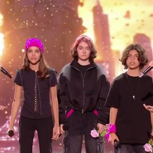 Lila Debbouze a participé à la demi-finale de "The Voice Kids" diffusée sur TF1 le samedi 26 septembre 2026. La fille de Jamel Debbouze et Mélissa Theuriau a été éliminée.