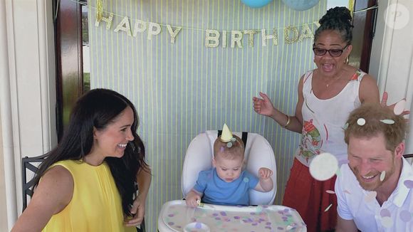 Et pour cause, Archie, leur fils aîné fêtait ses cinq ans. 

Le prince Harry, duc de Sussex et Meghan Markle, duchesse de Sussex, avec leurs enfants Archie et Lilibet. Backgrid UK/ Bestimage