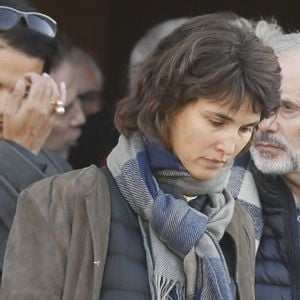 Le fils d'Eglantine Emeyé aurait dû fêter ses 20 ans.

Isabelle Giordano et Églantine Éméyé - Sorties des obsèques du journaliste, animateur de télévision et animateur de radio français Philippe Gildas en la salle de la Coupole au crématorium du cimetière du Père-Lachaise à Paris, France, le 5 novembre 2018.