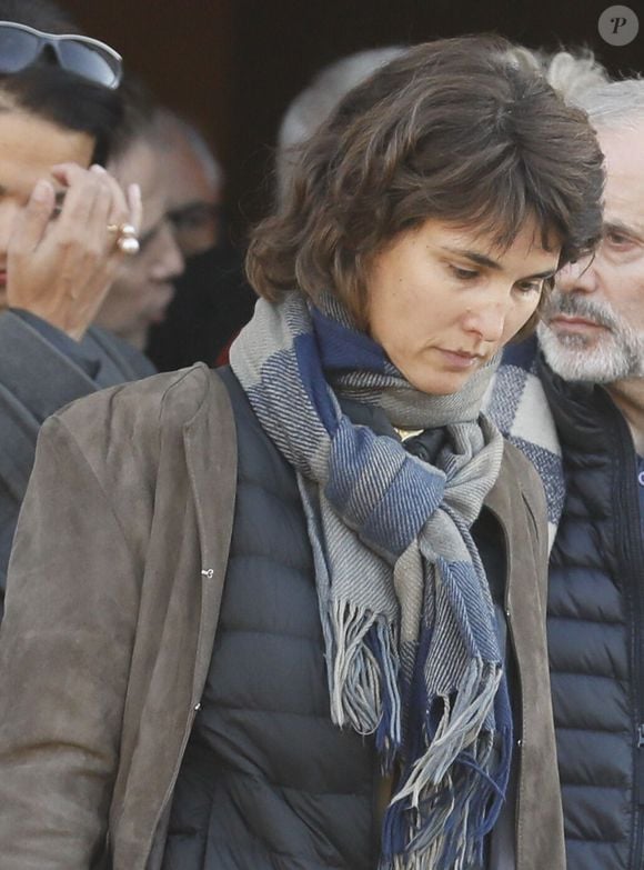 Le fils d'Eglantine Emeyé aurait dû fêter ses 20 ans.

Isabelle Giordano et Églantine Éméyé - Sorties des obsèques du journaliste, animateur de télévision et animateur de radio français Philippe Gildas en la salle de la Coupole au crématorium du cimetière du Père-Lachaise à Paris, France, le 5 novembre 2018.