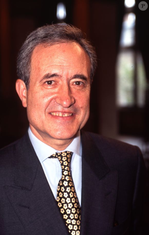 Jean Tibéri avait été maire de Paris de 1995 à 2001. 

Archives - Portrait de Jean Tibéri en 2000.
JLPPA / Bestimage