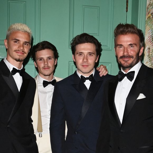 Le douloureux constat de David et Victoria Beckham

David Beckham, Brooklyn Beckham, Romeo Beckham et Cruz Beckham à l'anniversaire des 50 ans de Victoria Beckham, au club Oswald's à Londres.