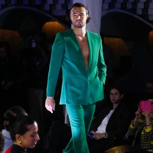 Aucune star ne lui correspondait a-t-il expliqué
Anthony Colette - Défilé de mode féminine prêt à porter Printemps/Été 2024 Pierre Cardin à l'Espace Niemeyer lors de la fashion week à Paris le 25 septembre 2023.

© Christophe Clovis / Bestimage