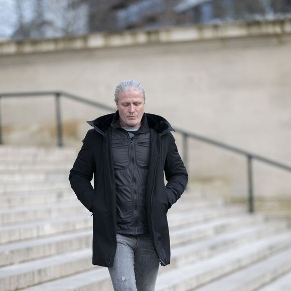 Selon lui, "l'exercice du pouvoir a altéré la capacité des dirigeants actuels à distinguer leurs intérêts personnels de l'intérêt supérieur du football". Face à ce constat, sa conclusion est claire : "Trop, c'est trop".

Emmanuel Petit - Sorties de la cérémonie religieuse en hommage à Rolland Courbis en l’église de la Madeleine à Paris, France, le 14 janvier 2026. © Yehiel Chekroune / Bestimage