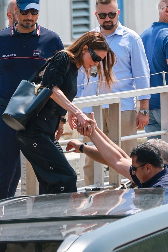 La reine Rania de Jordanie arrive à Venise pour assister au mariage de Jeff Bezos et Lauren Sanchez (26 - 28 juin 2025), le 26 juin 2025. Backgrid UK/ Bestimage