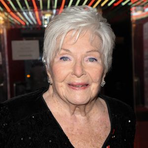 Après une longue absence due à une grippe sévère, elle est désormais rétablie.


Exclusif - Line Renaud - Backstage de l'enregistrement de l'émission "Sidaction, ensemble contre le Sida - Merci Line" au Paradis Latin à Paris. © C.Guirec-C.Moreau / Bestimage