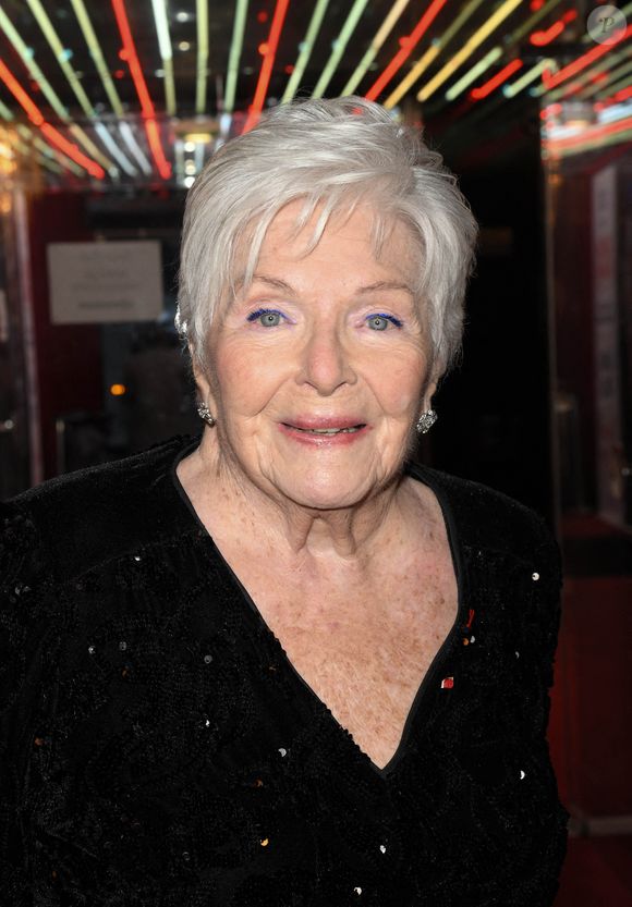 Après une longue absence due à une grippe sévère, elle est désormais rétablie.


Exclusif - Line Renaud - Backstage de l'enregistrement de l'émission "Sidaction, ensemble contre le Sida - Merci Line" au Paradis Latin à Paris. © C.Guirec-C.Moreau / Bestimage