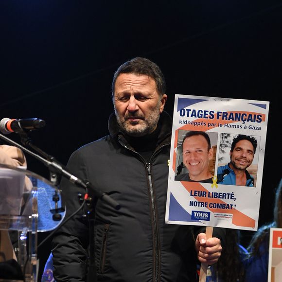 Arthur (Jacques Essebag) - Un grand rassemblement appelant à la libération des otages israéliens est organisé place du Trocadéro à Paris, France, le 18 janvier 2025. Le cabinet israélien s'est réuni pour voter sur un cessez-le-feu à Gaza et un accord de libération des otages qui devrait entrer en vigueur ce week-end, a déclaré le bureau du Premier ministre israélien. © Lionel Urman/Bestimage