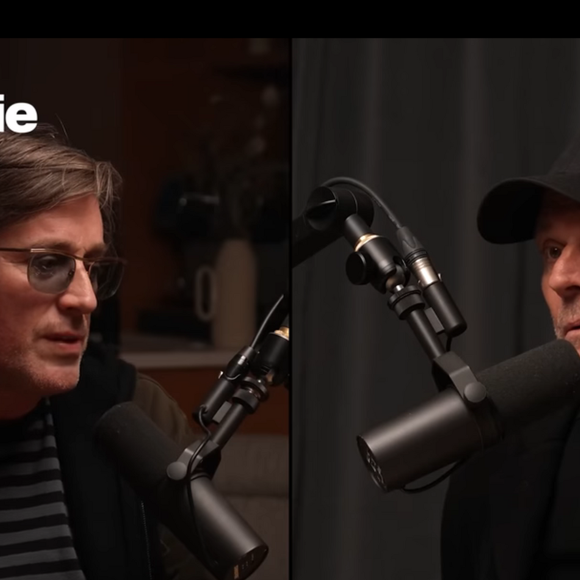 « Ma mère était très soucieuse de mon éducation, elle fait très attention. Elle m'a envoyé dans une bonne école dans le 5e. (...) », a-t-il confié...

Thomas Dutronc invité dans l'émission "Coloscopie" sur Youtube le 10 avril 2025, face à Laurent Baffie.