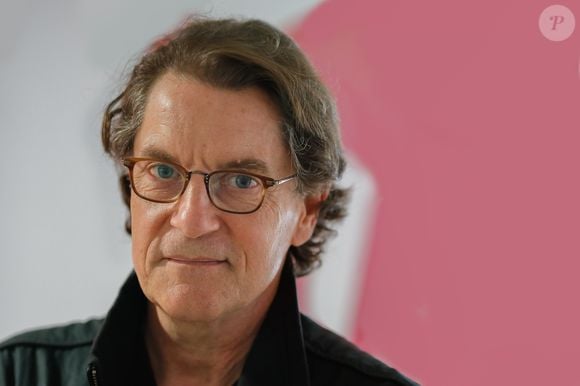 Un chanteur français culte des années 1980 est très proche de Francis  Cabrel et vous ne devinerez jamais lequel - Purepeople