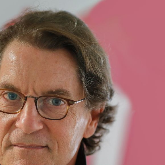 Le destin les a menés sur des chemins artistiques différents, mais la connexion est restée. Aujourd’hui encore, les deux chanteurs se croisent régulièrement à Biarritz...


Exclusif - Francis Cabrel - Interview de Francis Cabrel dans l'émission "M comme Montiel" présentée par Bernard Montiel sur MFM radio à Paris le 20 mai 2015.