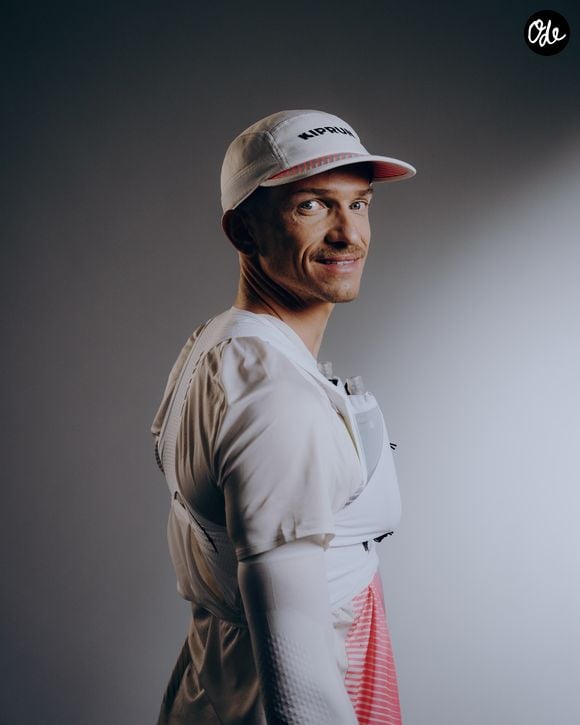 Dans une interview accordée au "Parisien", Mathieu Blanchard a détaillé sa nouvelle vie dédiée aux courses en nature de très longue distance.

Mathieu Blanchard, Instagram