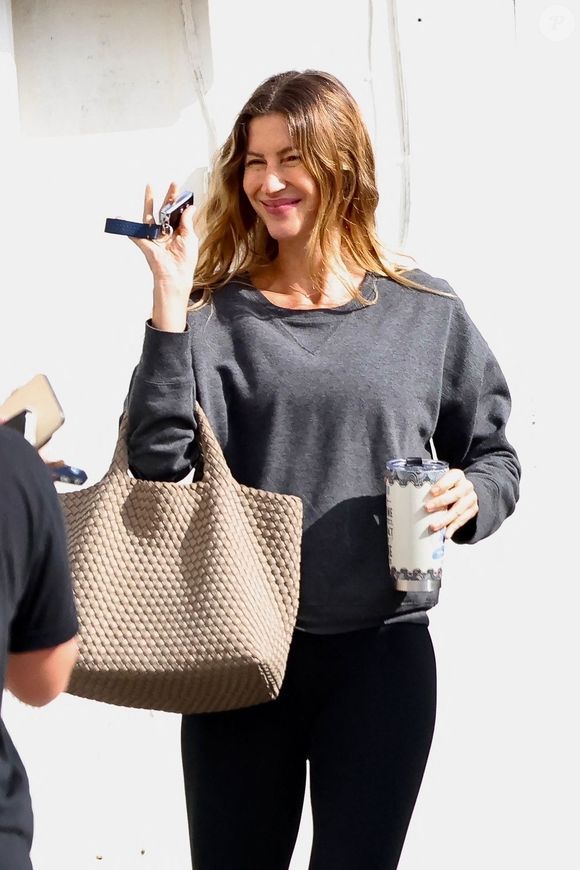Maman pour la troisième fois, Gisèle Bündchen va devoir se remettre aux biberons et aux couches culottes

Gisèle Bündchen à Miami. Backgrid USA / Bestimage