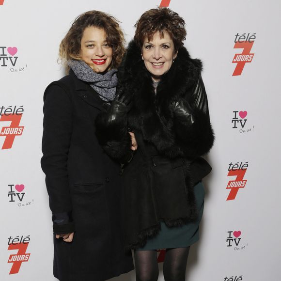 Archives - En France, à Paris, Catherine Laborde et sa fille Gabrièle, lors de la 2ème édition de la fête de la télé 2012 au Grand Palais. Le 12 décembre 20121
© Jean-Jacques Descamps via Bestimage