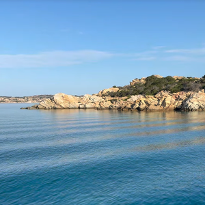 Cette plage est réputée pour son sable blanc et ses eaux turquoise.

Laure Manaudou profite d'un séjour en Italie.