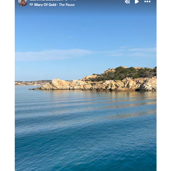 Cette plage est réputée pour son sable blanc et ses eaux turquoise.

Laure Manaudou profite d'un séjour en Italie.