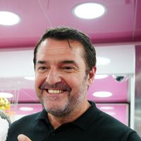 Arnaud Ducret : L'acteur replonge en enfance avec Philippe Candeloro dans un immense terrain de 8 hectares