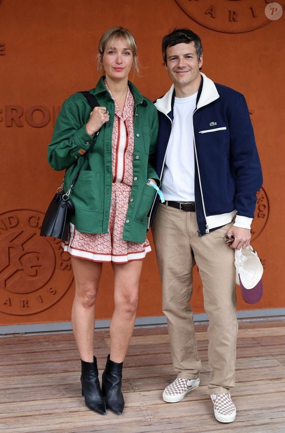 Il a d'ailleurs imaginé un court-métrage baptisé "Superstition" au Nikon Film Festival.

Caroline Anglade et son compagnon Nicolas Moreau au village lors des Internationaux de France de Tennis de Roland Garros 2025, à Paris, France, le 26 mai 2025. © Jacovides-Moreau/Bestimage