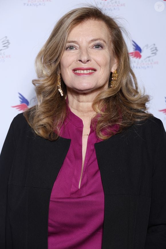 Valérie Trierweiler au photocall de la soirée annuelle du Secours Populaire au Musée des Arts Forains à Paris le 2 décembre 2024. © Denis Guignebourg / Bestimage