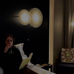 Elle a séjourné dans un palace parisien, le Lutétia

Nathalie Péchalat profitant d'un séjour à l'hôtel Lutétia, palace parisien. Décembre 2024.