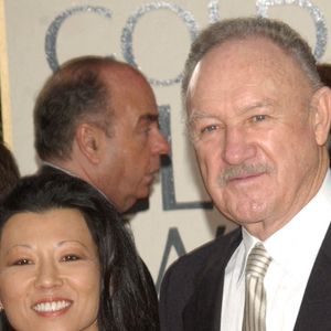 Les corps de Gene Hackman et de son épouse Betsy ont été retrouvés sans vie fin février à leur domicile de Santa Fe 
Gene Hackman et son épouse lors de la remise des Golden Globe Awards à l'hôtel Beverly Hills Hilton. Paul Smith / Featureflash Photo by Alamy/ABACAPRESS.COM