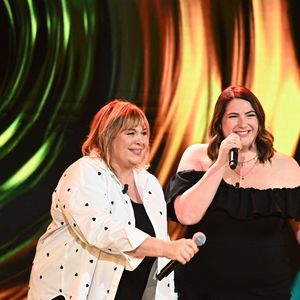 Exclusif -  Michele Bernier et sa fille Charlotte Gaccio lors de l'enregistrement de l'émission "Famille je vous aime" présentée par M. Drucker et qui sera diffusée le 13 juin 2025 sur France 3, aux Studios rive gauche à Paris, France, le 14 avril 2025. © Clovis-Gaffiot/Bestimage