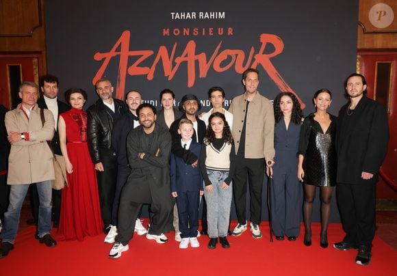 Jean-Rachid Kallouche (producteur), Bastien Bouillon, Mehdi Idir (réalisateur), Tahar Rahim, Grand Corps Malade ( GCM, Fabien Marsaud) et Marie-Julie Baup lors de l'avant-première du film "Monsieur Aznavour"  au cinéma Le Grand Rex à Paris le 22 octobre 2024.

© Coadic Guirec / Bestimage