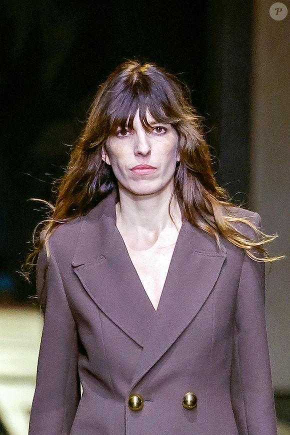 Lou Doillon au défilé Ami - Alexandre Mattiussi Collection Homme Prêt-à-Porter Automne/Hiver 2024 lors de la Fashion Week de Paris (PFW), à Paris, France, le 19 janvier 2024.