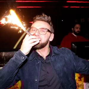 Jeanfi Janssens à la 150 ème du spectacle "Tombé du ciel" de Jeanfi Janssens à la Comédie des Champs Elysées à Paris le 13 février 2025. Spectacle suivi d'une réception Restaurant Manko © Cédric Perrin / Bestimage